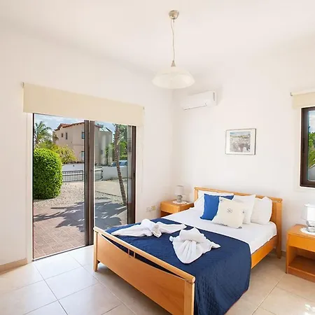 Willa Kanthos - Beautiful 4 Bedroom With Pool Protaras