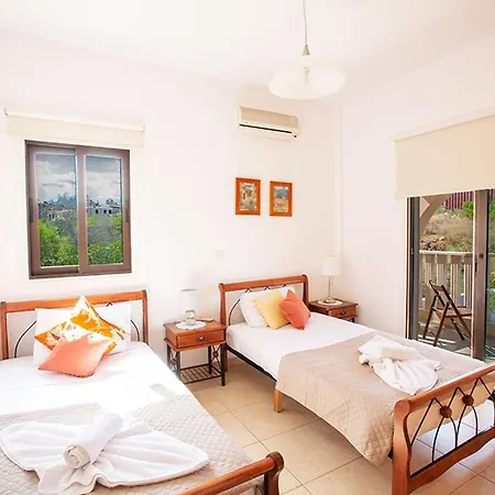 Kanthos - Beautiful 4 Bedroom With Pool Willa