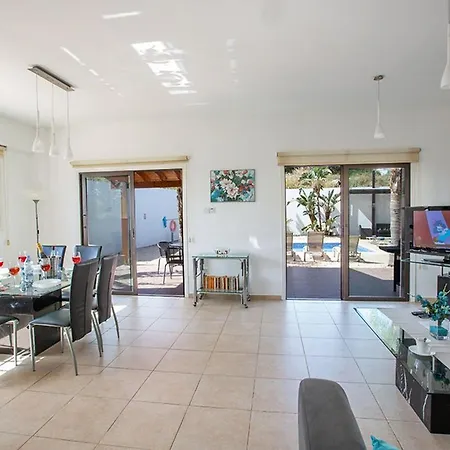 Kanthos - Beautiful 4 Bedroom With Pool Willa Protaras