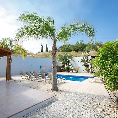 Kanthos - Beautiful 4 Bedroom With Pool - Close To The