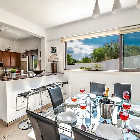 Kanthos - Beautiful 4 Bedroom With Pool - Close To The Villa *