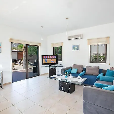 Kanthos - Beautiful 4 Bedroom With Pool - Close To The *