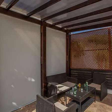 Villa Kanthos - Beautiful 4 Bedroom With Pool Protarász