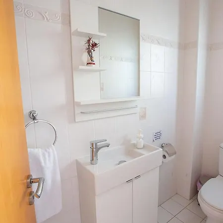 Kanthos - Beautiful 4 Bedroom With Pool