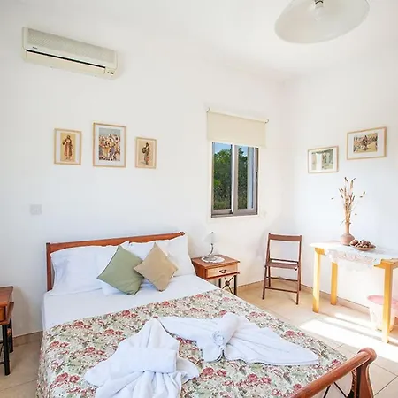 Kanthos - Beautiful 4 Bedroom With Pool