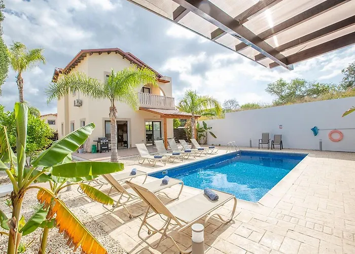 Kanthos - Beautiful 4 Bedroom With Pool *